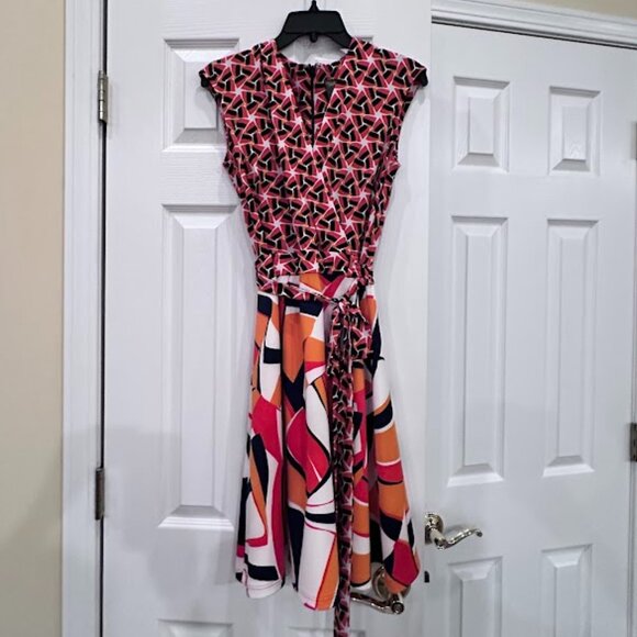 Taylor Dresses Short V Neck Wrap Jersey - Picture 2 of 10